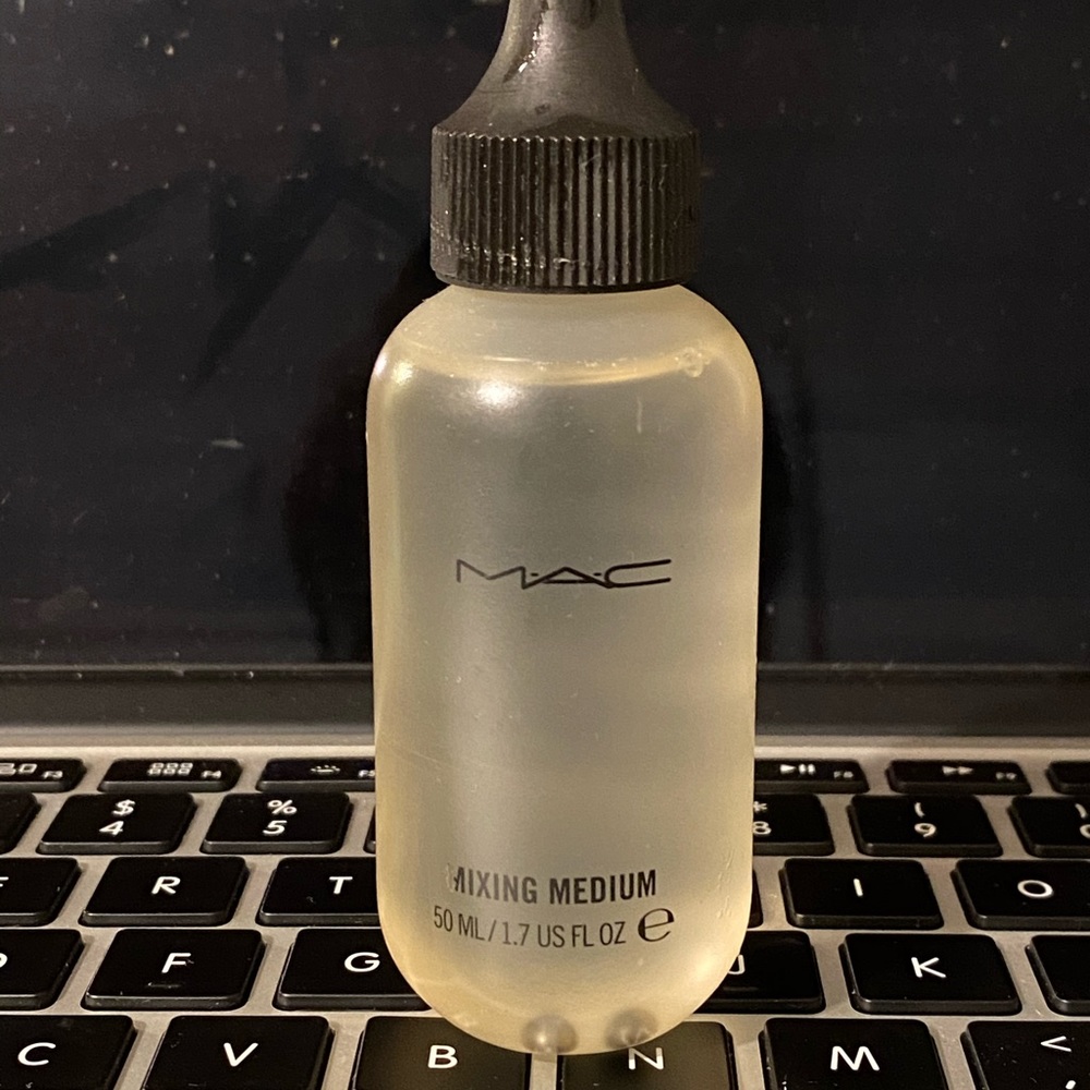 M.A.C mixing medium